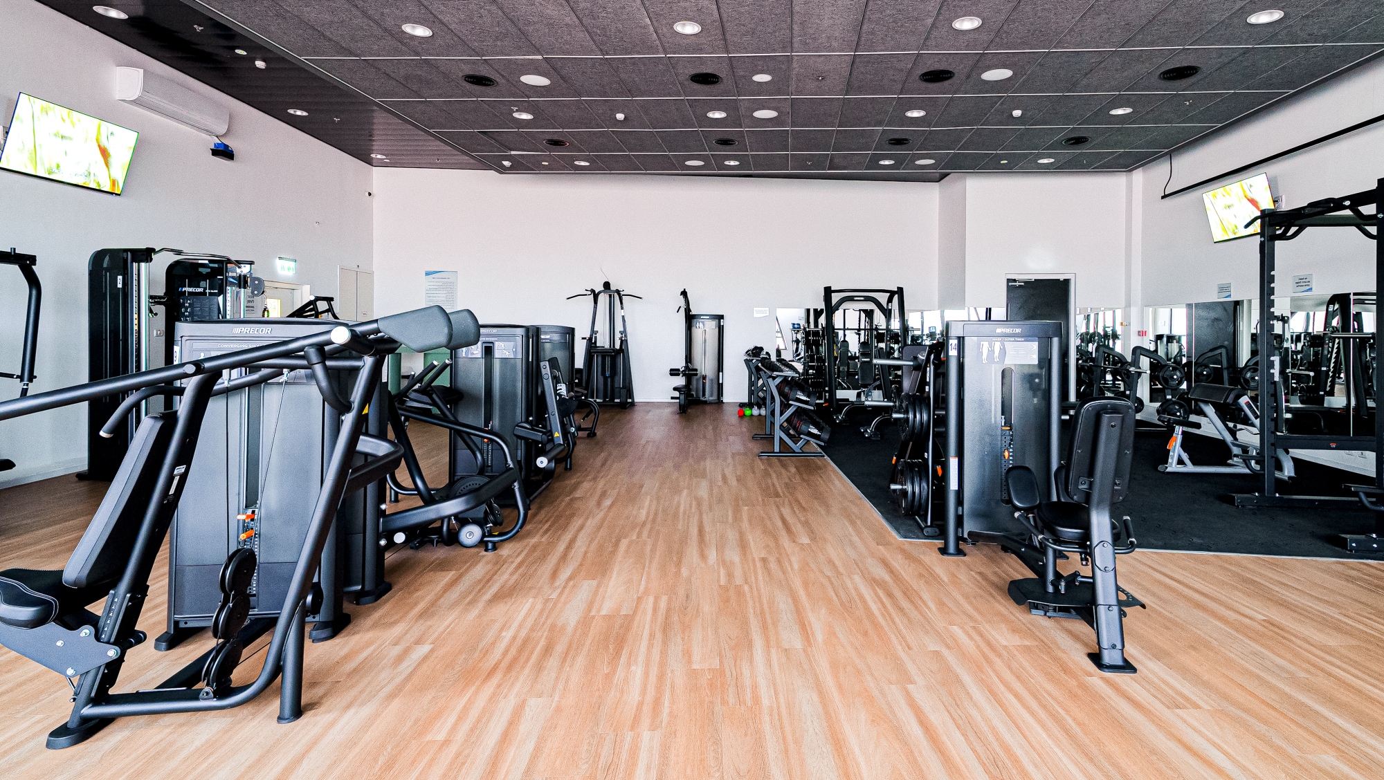 אימון בחדר הכושר ספורטיב